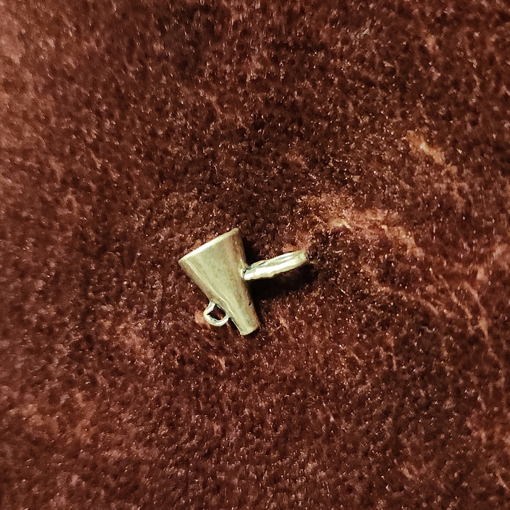 Gorgeous sterling silver 📣 charm